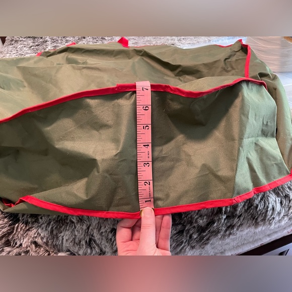 EUC 36” wreath storage bag - Picture 2 of 7